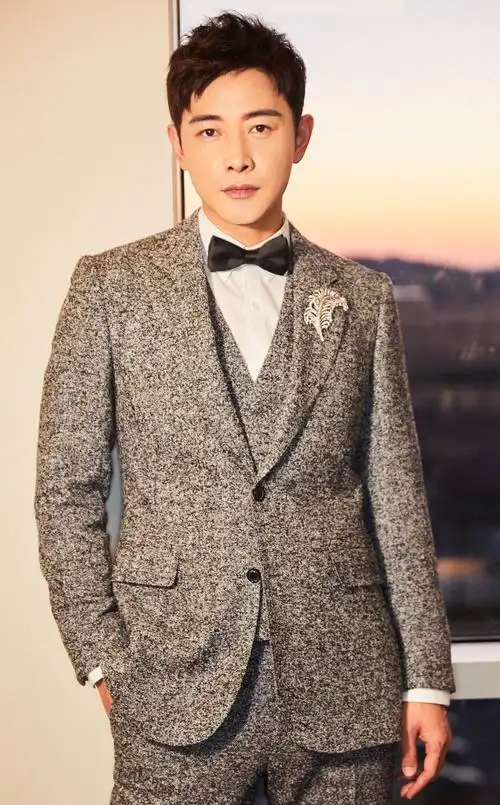 p>罗晋,1981年11月30日出生于江西省宜春市铜鼓县,中国内地影视男演员