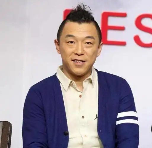 据知情人士透露当时著名音乐人陈家瑛在筹备新专辑时,有意邀请黄渤