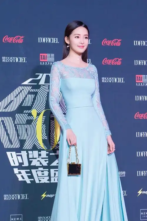 李沁淡蓝色开叉礼服时装之夜性感图片