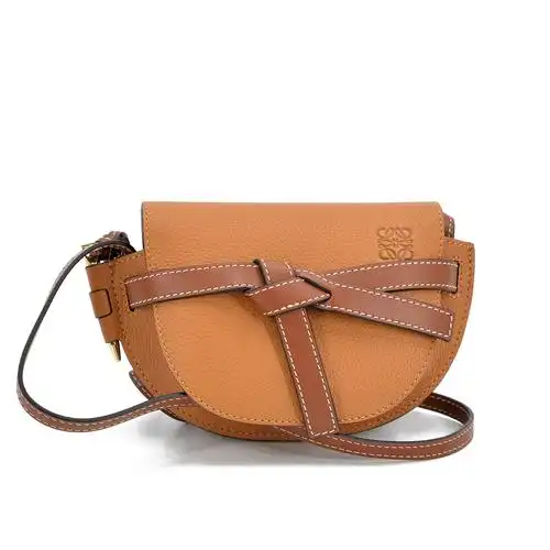 [9.9新]未使用罗意威loewe女士gate系列焦糖色牛皮马鞍单肩斜挎包