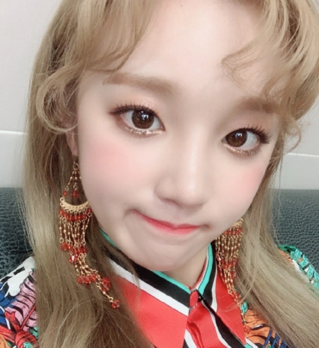 宋雨琦为证颜值素颜出镜,看到她离镜头不到10cm的脸,我酸了