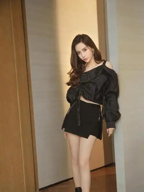 娃娃领上衣配小黑裤,俏皮又减龄|杨颖|衬衫|半身裙|连衣裙|身材比例