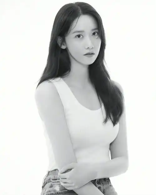 林允儿更新采访照