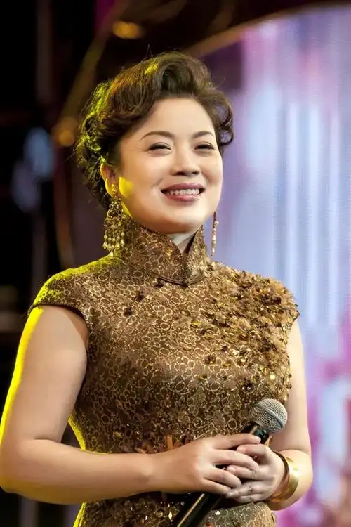 55岁民歌皇后张也:单身22年无婚无子,与男闺蜜相伴21年却不结婚