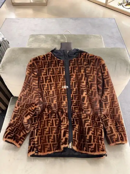 芬迪皮草夹克s码现货23000