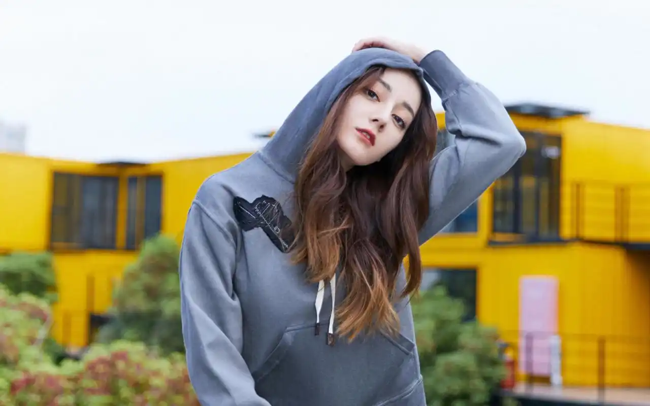 高清无水印,美女明星迪丽热巴桌面壁纸下载(9张)