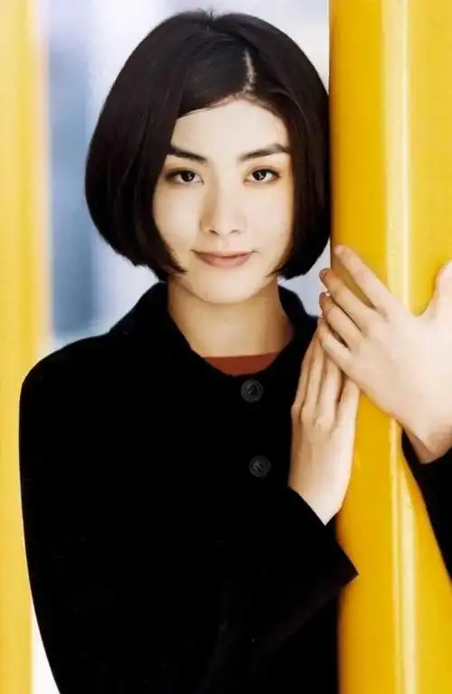 51岁冻龄天后复出舞台大秀长腿