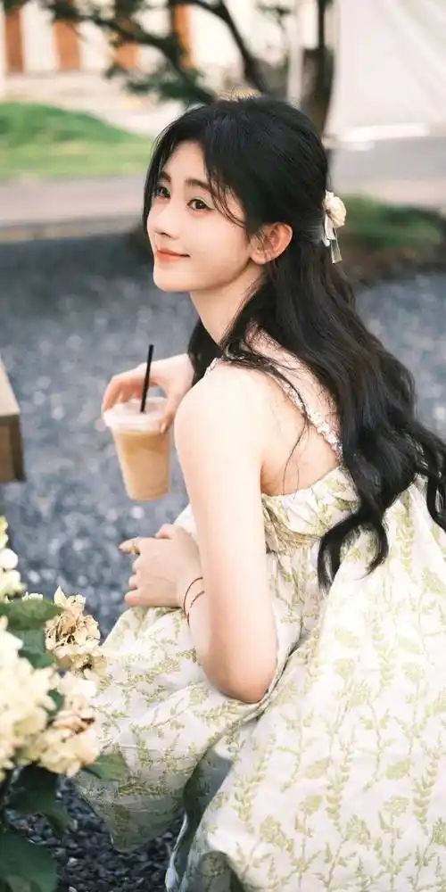 鞠婧祎吊带碎花连衣裙性感写真_鞠婧祎_吊带_写真