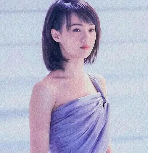 郑爽之前的照片,小鹿般清澈的眼神,不仅仅是张翰的初恋!_网易订阅