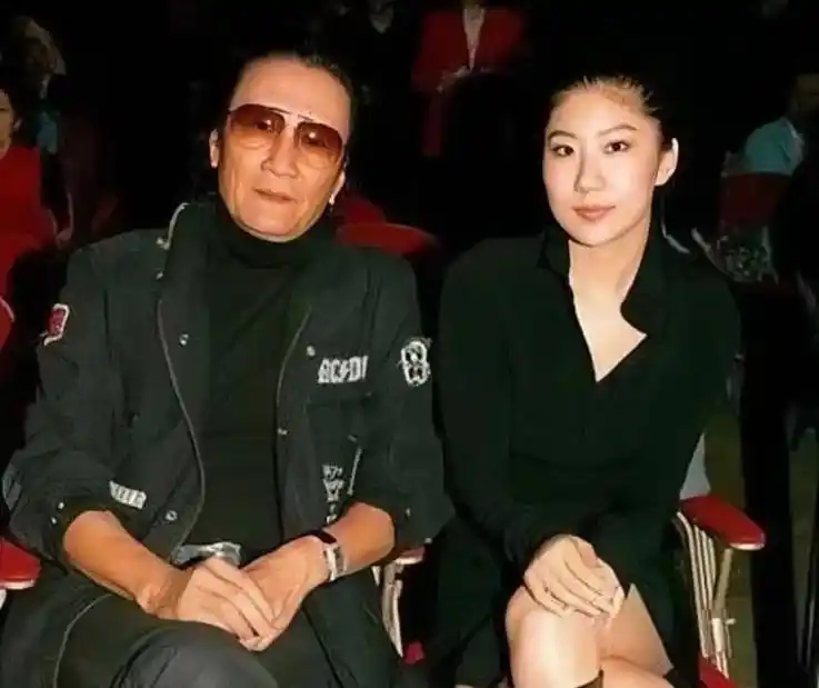 原创谢贤曾有过四段婚姻为何比他小49岁的女友coco相恋12年却分手