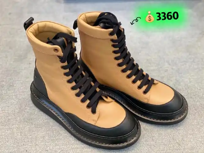 女鞋新款到店啦,自带一点增高效果哦#罗意威loewe  #loewe  #折扣分享