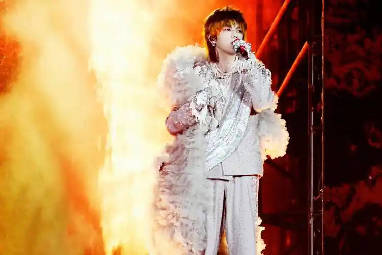 华晨宇火星演唱会烟台站圆满落幕,三日乐园狂欢奔赴日出精彩