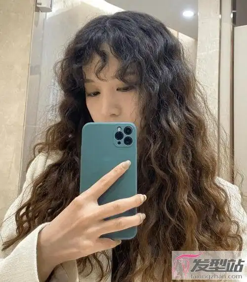 2021长发羊毛卷发型推荐凹出时髦洋气美美造型