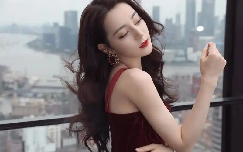 迪丽热巴性感迷人女性图片-美女壁纸-高清美女图片-第3图-娟娟壁纸