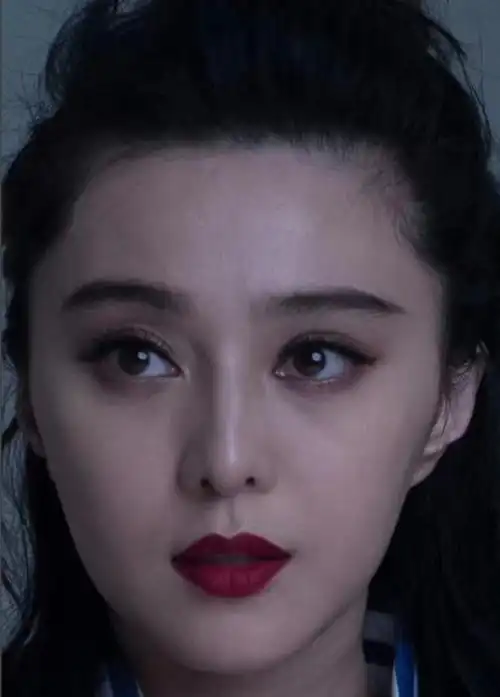 近日却有大批女星未修原档生图爆出,原来靠脸吃饭的明星,未被精修前也