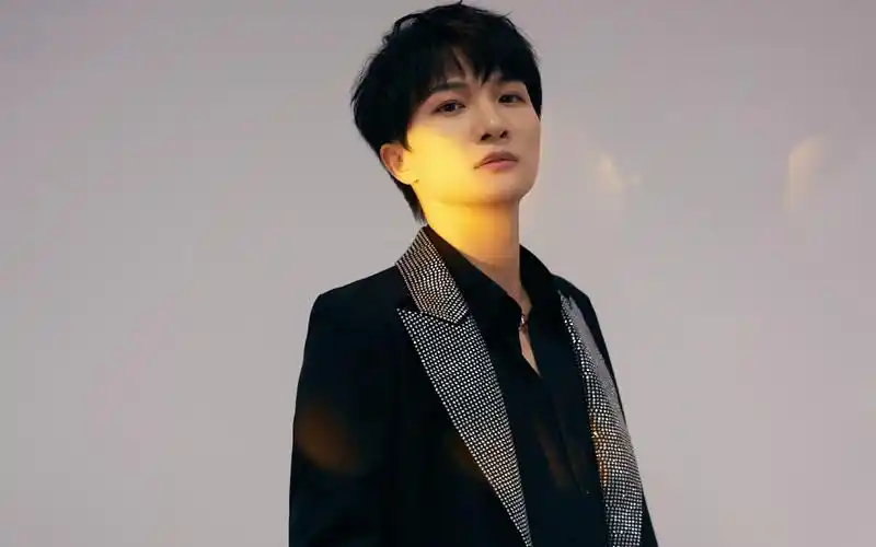 周深确实特别帅!