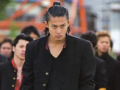 男士发型,两边二茬 中间留长扎马尾!