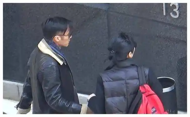 王菲,谢霆锋旅行回国,秀恩爱现身,天王天后同框气场全开_感情_因为