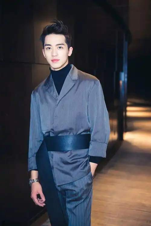 92许魏洲一开始颜值被人吐槽大多是因为他那宽出天际的_圈子-新氧