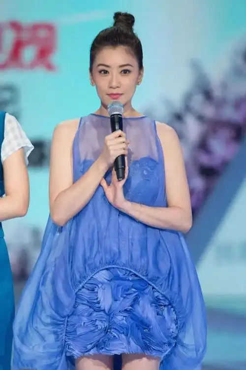 贾静雯浑身都是手?看了衣服忍不住笑出声!