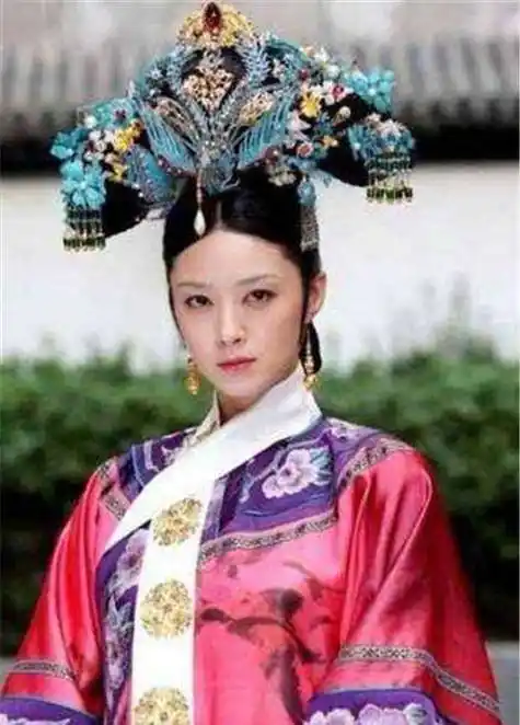 清朝贵妃脖子上挂一条白围巾有什么作用?除了美观,更为方便皇帝