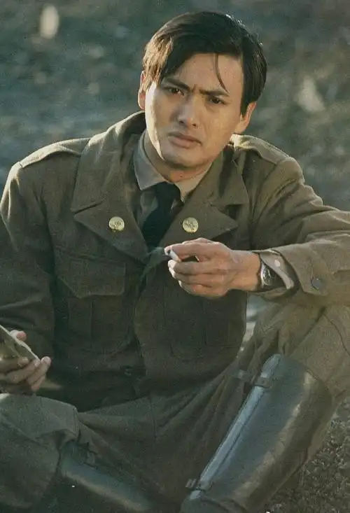 小年轻们去电影里感受一下八九十年代最帅巨星,港圈总攻——周润发!