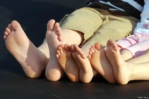 女孩的脚酸臭有什么办法可以治疗?