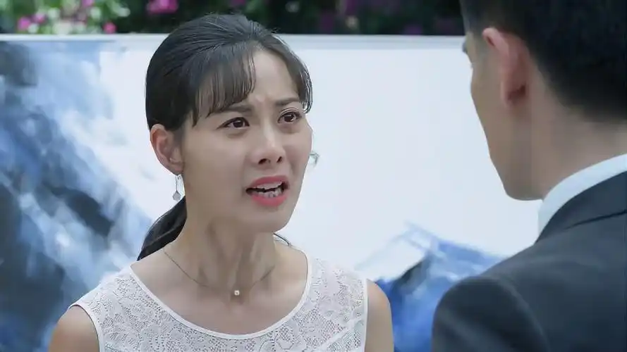 梅花儿香灰姑娘一心想复仇总裁劝她放弃怎料下秒彻底发飙