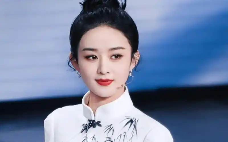 赵丽颖今晚春晚杀疯了!明明是赵丽颖不带85花玩!