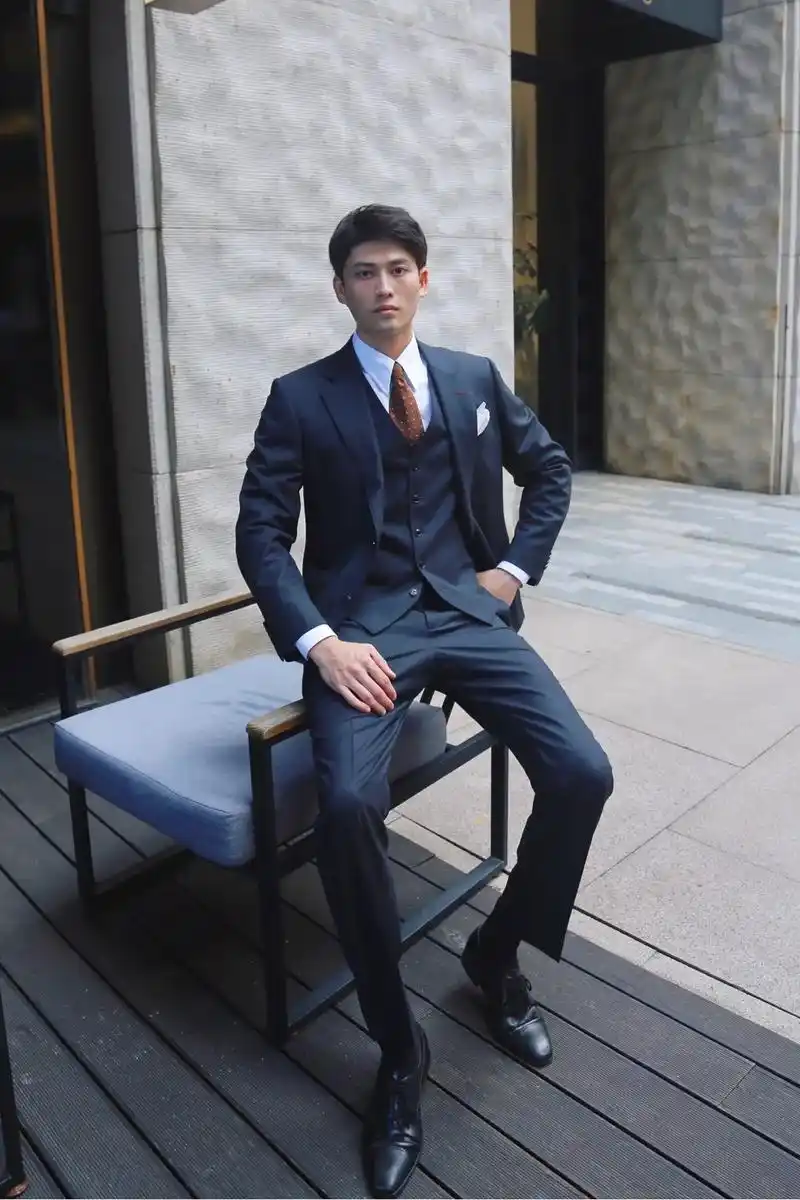 98男生穿西装自带的 - 抖音