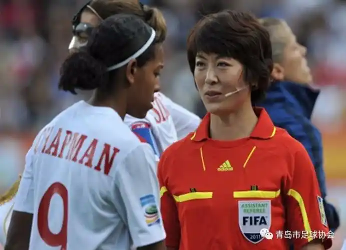 青岛女裁判张玲玲出征东京奥运!担任足球裁判员体能讲师_腾讯新闻