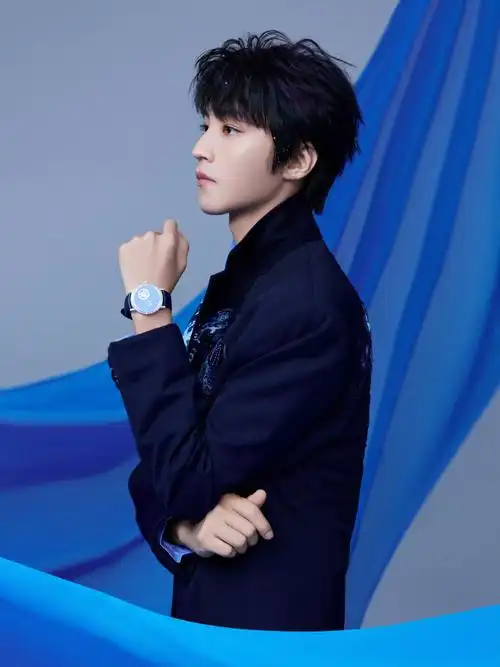 给王俊凯365个早安#清晨的第一缕阳光,是生活的温柔抚摸.