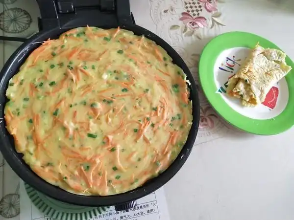 莲花桥做的电饼铛胡萝卜丝葱花鸡蛋饼