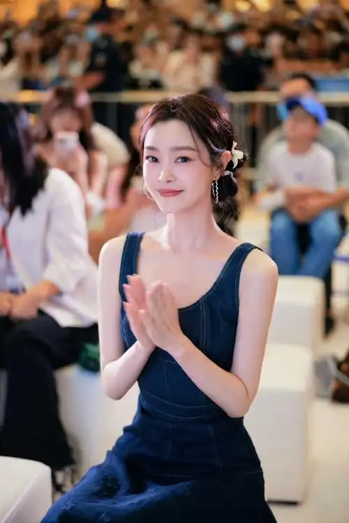 #宋轶素颜吃早餐#