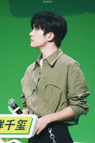 易烊千玺 康师傅绿茶品牌代言人