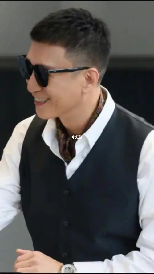 孙红雷的新发型_发型_黑桃kbarbershop攻略_脏辫_理发_西安黑桃k脏辫