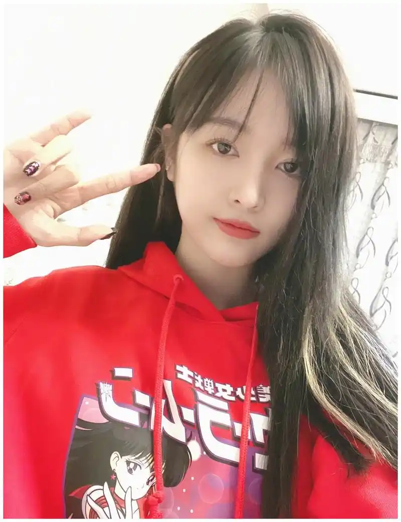 有种"素颜"叫吴宣仪,不化妆更显清纯,和邻家小妹一样可爱呆萌