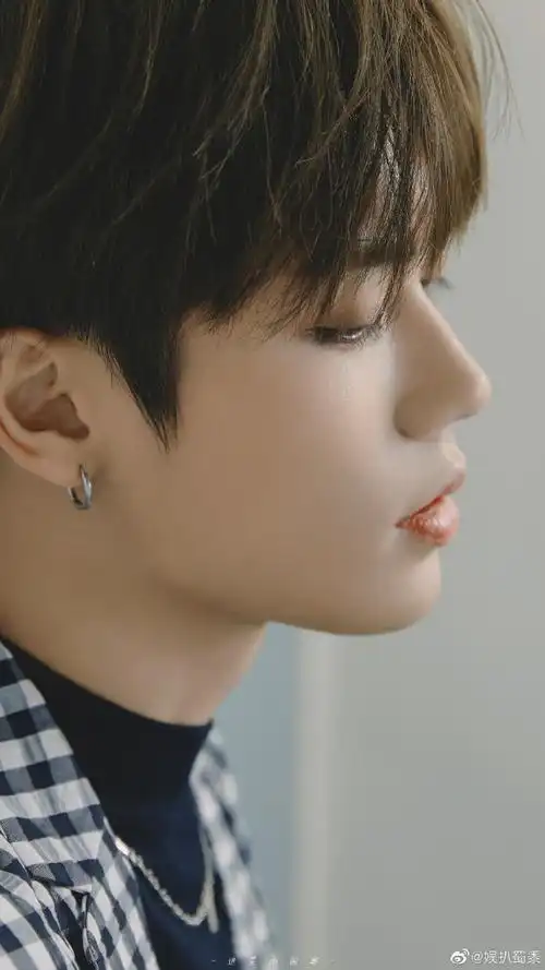 林彦俊#比今天的林彦俊侧脸更好看的是明天的林彦俊侧脸,光洁白鸬的