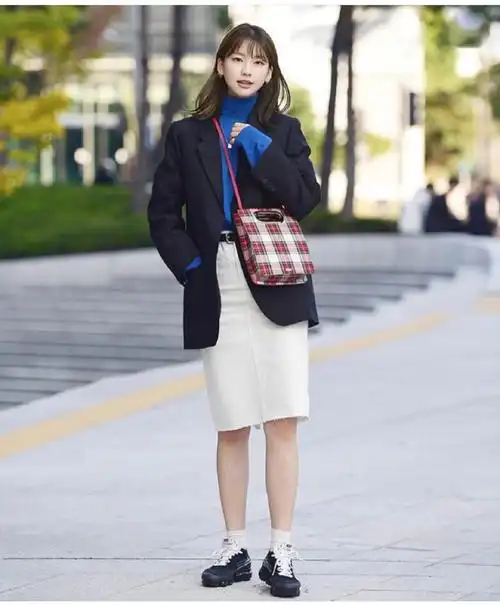 韩国初秋街拍合集,造型百变时髦范儿,给你满满的穿搭示范