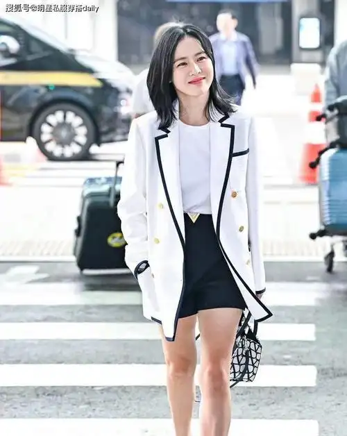 42岁孙艺珍生图曝光真实状态皮肤紧致有细纹穿白裙很温柔