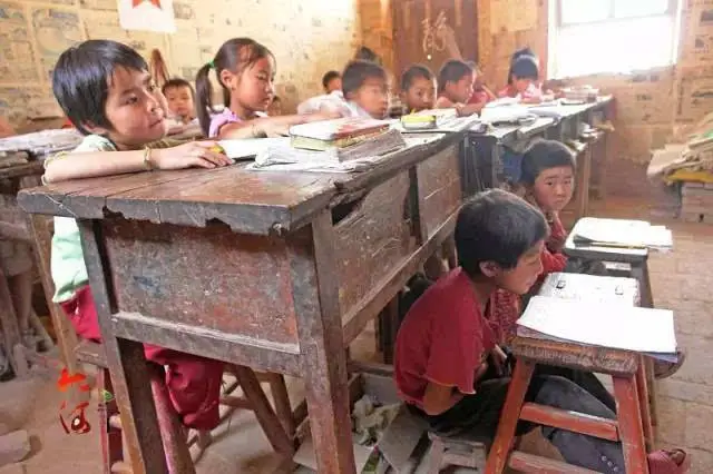 我们在农村上学的日子,这样的场景已成回忆!