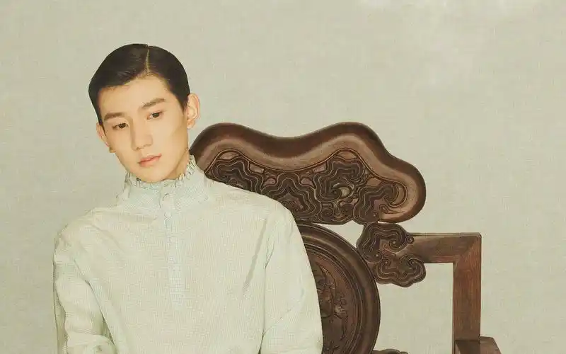 王源芭莎男士复古时尚杂志写真桌面壁纸