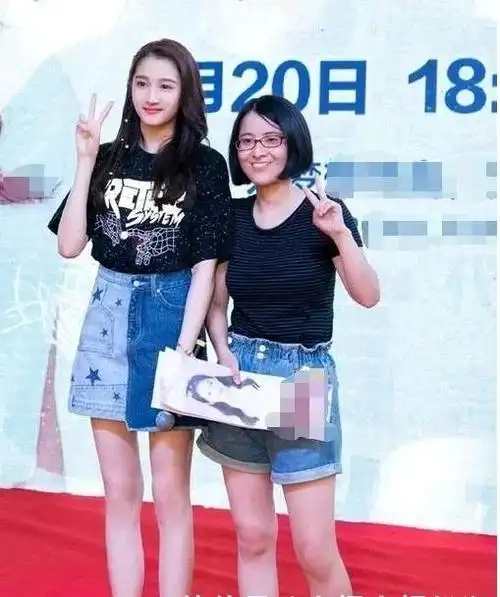 173关晓彤撞衫167欧阳娜娜,终于知道身高和气质哪个更重要了!