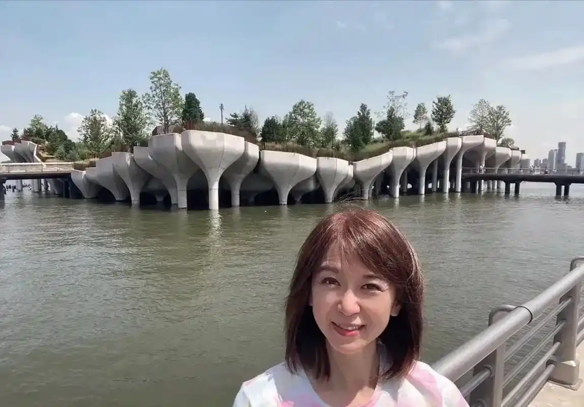 台湾中天主播周玉琴去上海游苏州河,才认识的这么一栋别出心裁的建筑