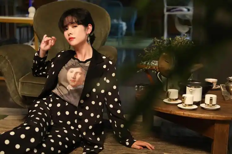 忘记你记得爱情杨明娜哭了你们这届孩子太难带了