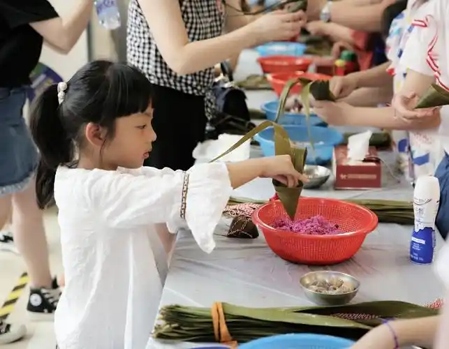 扬中月星家居端午节欢乐粽动员儿童包粽子绘画活动圆满结束
