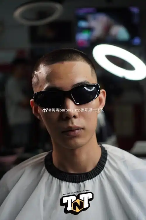 痞帅美式圆寸##火焰雕刻##美式渐变##男士发型##时尚态度