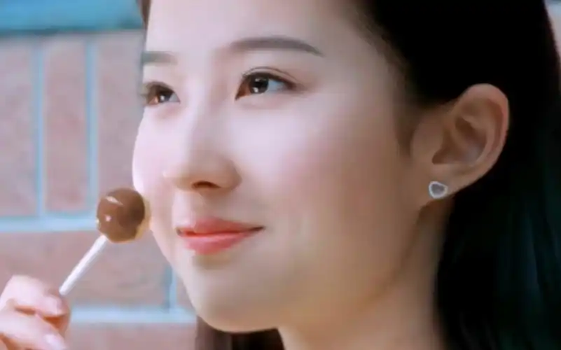 论17岁的刘亦菲与夏天的风适配性