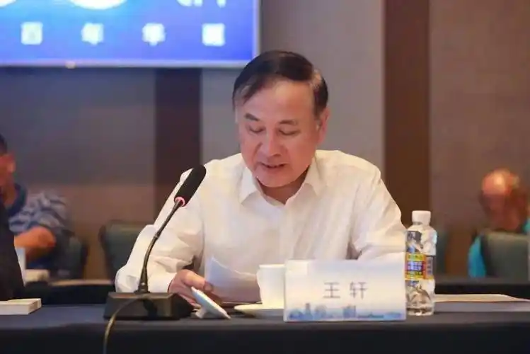 前董事长5日前因病去世,刚刚,中国中免公告:选举王轩为董事长_公司