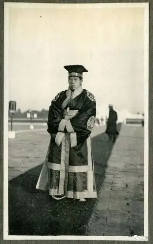 李学通:新版历史教科书中的袁世凯祭天照片辨伪